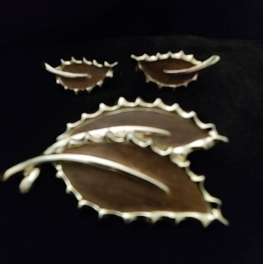 VTG. Sarah Coventry Leaf Brooch/Earrings
